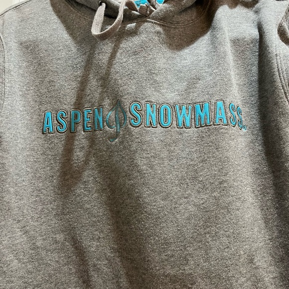 Aspen Snowmass Embroidered Gray Hoodie XL Front Pockets Armpit To armpit 22” - Picture 3 of 7